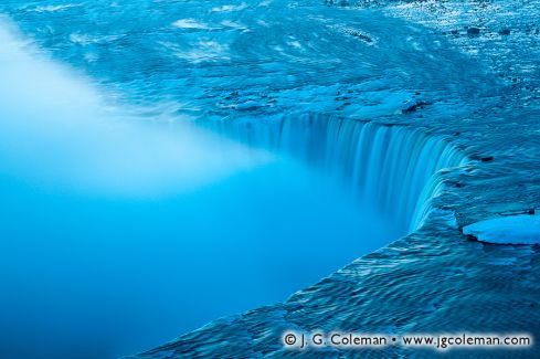 Horseshoe Falls on the Niagara River, Queen Victoria Niagara Falls Park, Niagara Falls, Ontario, Canada